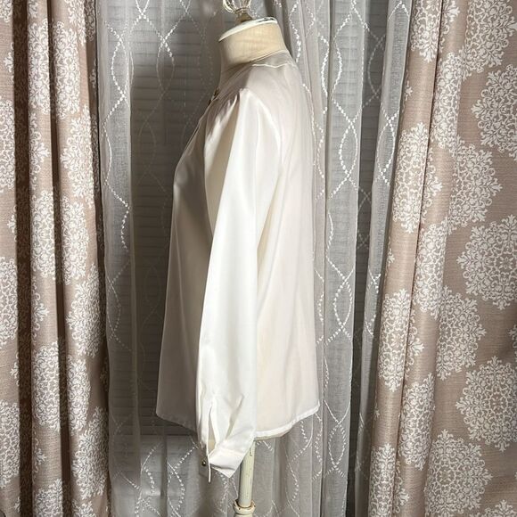 Laura and Jane pleat front blouse with gold button detail size 6 - Picture 3 of 6